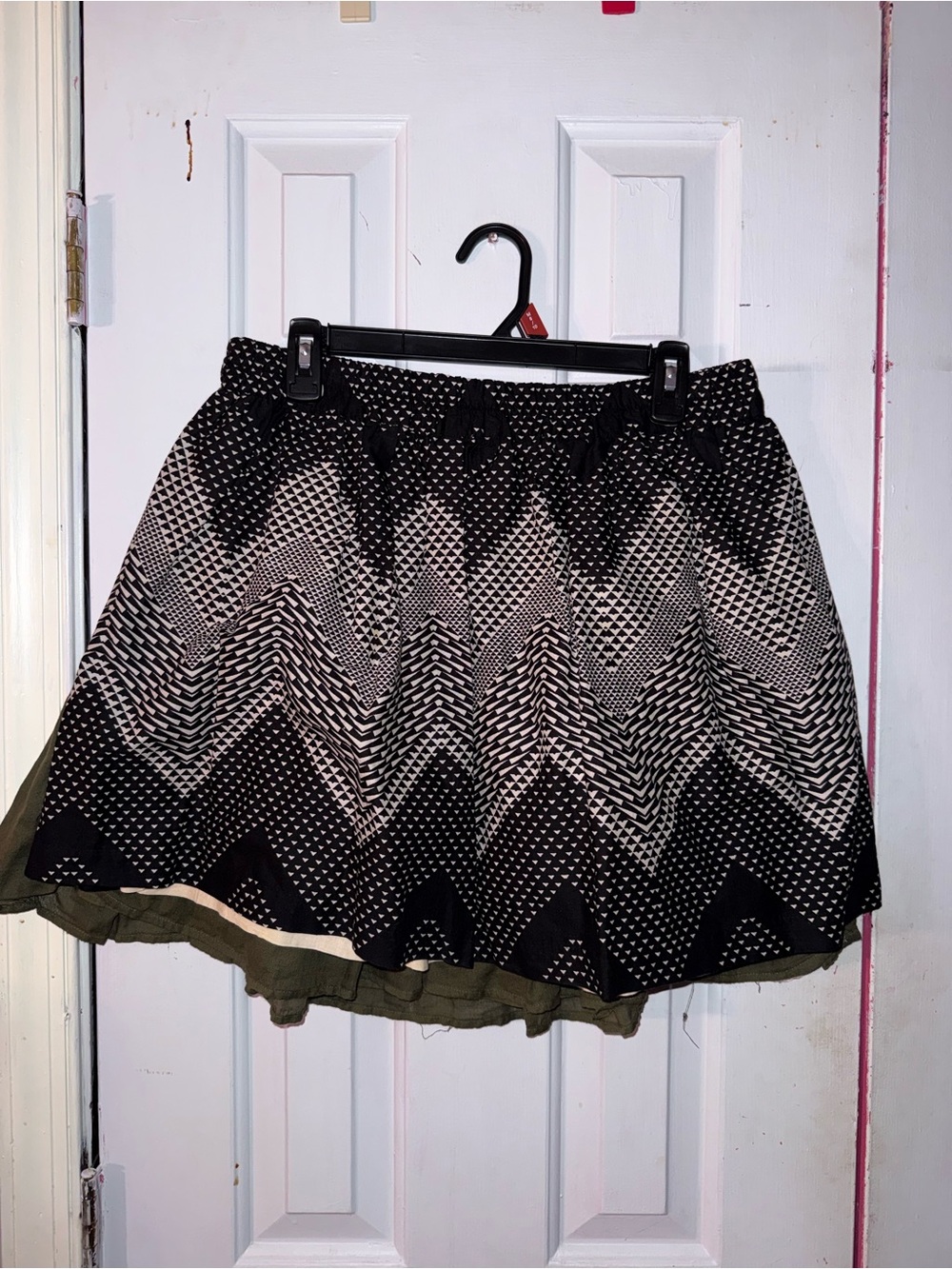 Old Navy Black and Cream Chevron Skater Skirt Bundle